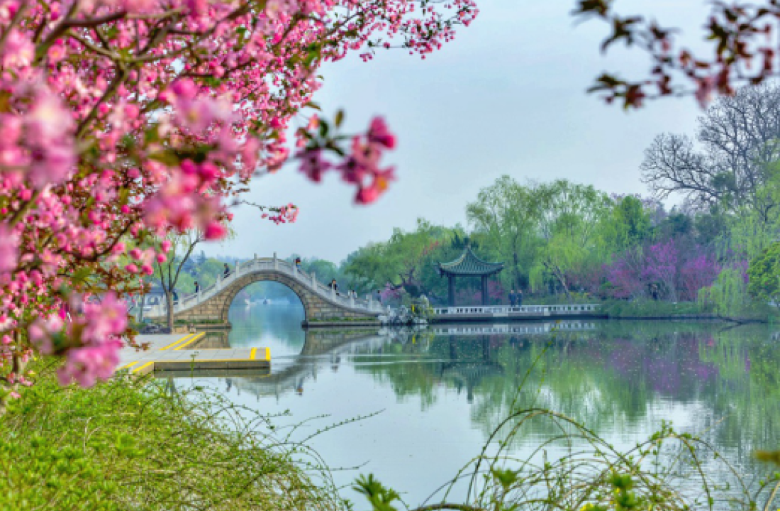 华东五市,古都南京,杭州西湖,惠山古镇,灵山大佛,上海外滩,苏州园林